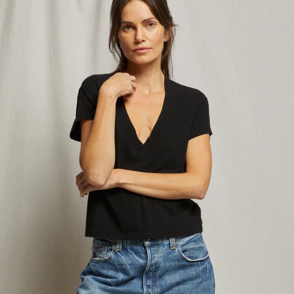 Perfectwhitetee Alanis V Neck in True Black